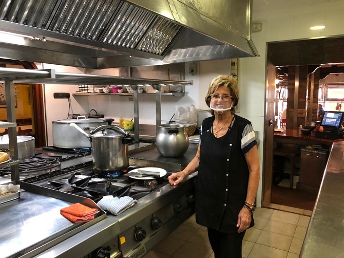 Leonor Vallés, 47 años al frente del restaurante Mesón El Refugio de Moraira.