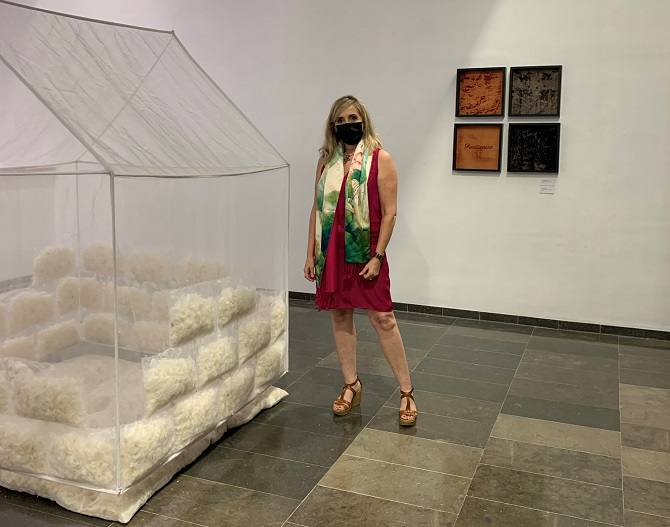 Maria Ortega en su Exposición del Espai la Senieta