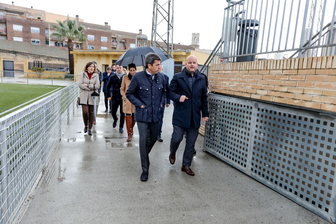 Mazón visitó las obras de acondicionamiento de la Piscina Municipal de Teulada Moraira