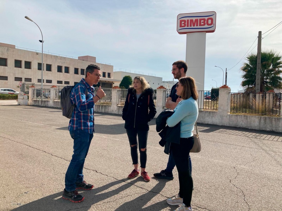 José González junto a otros miembros del comité de empresa de Bimbo en El Vergel