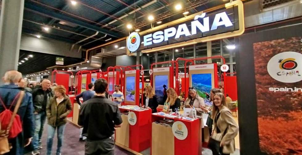La Costa Blanca exhibe su potencial cicloturista y de senderismo en la feria internacional de Utrecht