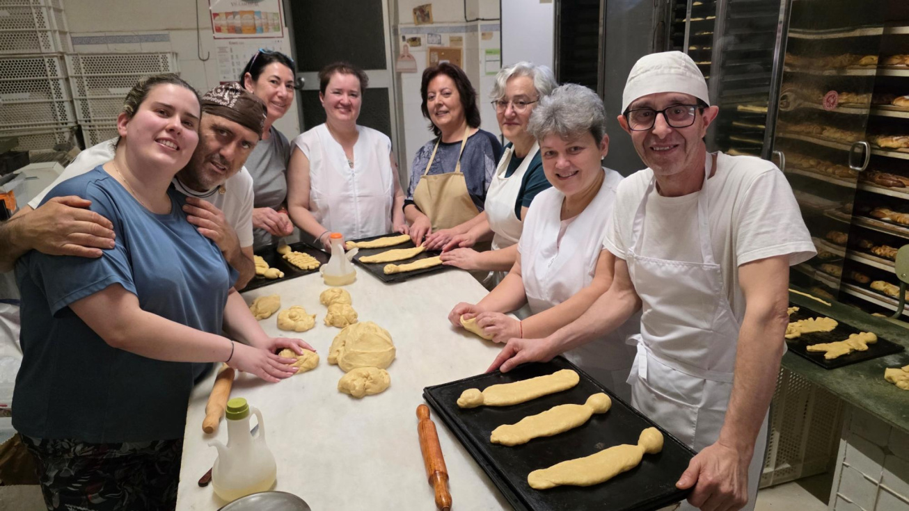 Parte del equipo del horno Hijos de Rafael durante una jornada de trabajo