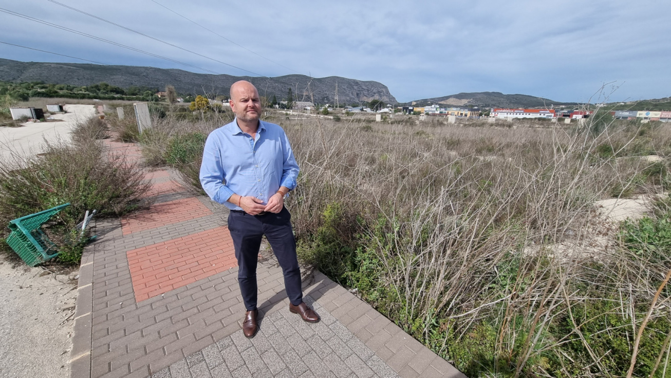 Raúl Llobell anuncia el primer paso para la reactivación de las obras de ampliación del Polígono Industrial “tras 15 años de parálisis” con el objeto de “impulsar la economía local"