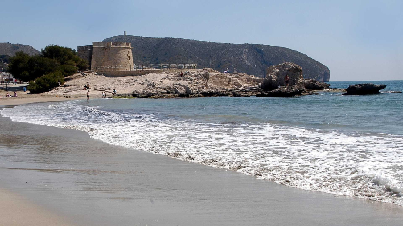 Teulada Moraira activa el servicio de socorrismo en sus playas durante Semana Santa