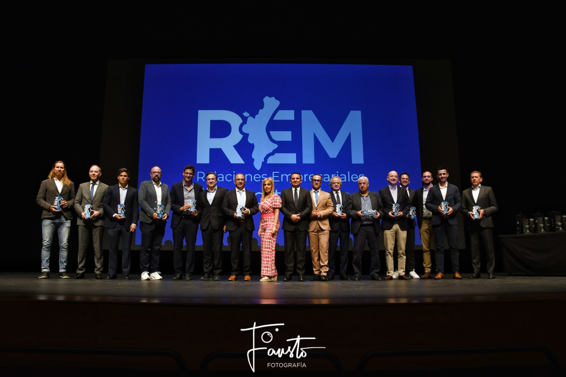 EasyPark®, la innovadora aplicación internacional de aparcamiento, ha sido galardonada en los XVI Premios Relaciones Empresariales del Mediterráneo (REM), que tuvo lugar el pasado 19 de abril en La Nucía (Alicante). El premio destaca la labor del Grupo EasyPark en la digitalización del ecosistema de aparcamiento y su impacto positivo en la habitabilidad y la movilidad sostenible de las ciudades.