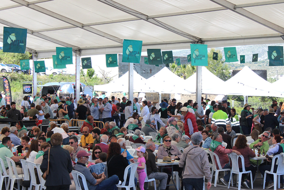 Benitatxell convierte el haba poblera en relato de identidad y celebración popular con su Mitjafava Fest