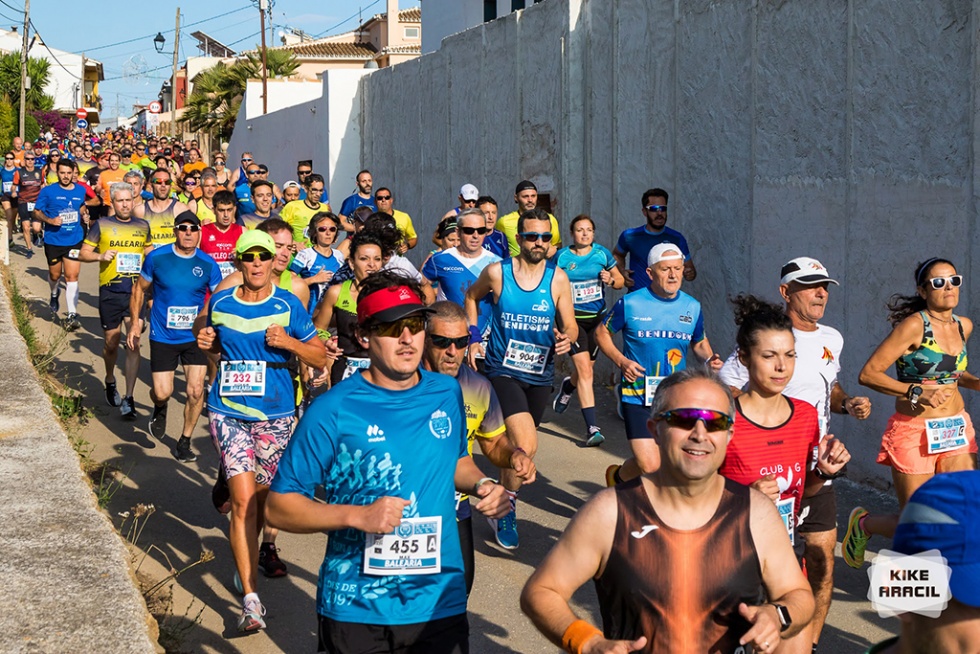 Veinticinco años de atletismo recorriendo los campos agrícolas de la vall del Montgó