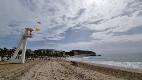 Teulada Moraira pierde la bandera azul de la playa de L'Ampolla