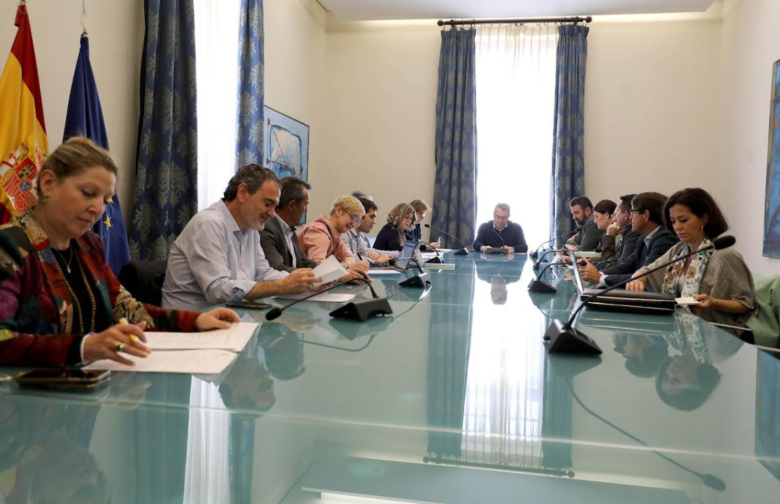 Costa Blanca destina 1,1 millones de euros a ayuntamientos, entidades y asociaciones para la promoción turística de la provincia