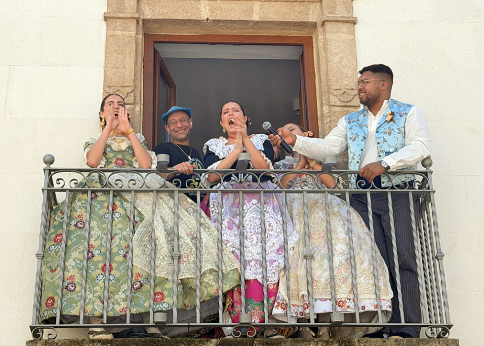 El alcalde de San Pancracio de Benitatxell ordena al municipio vestir de amarillo el día de los disfraces