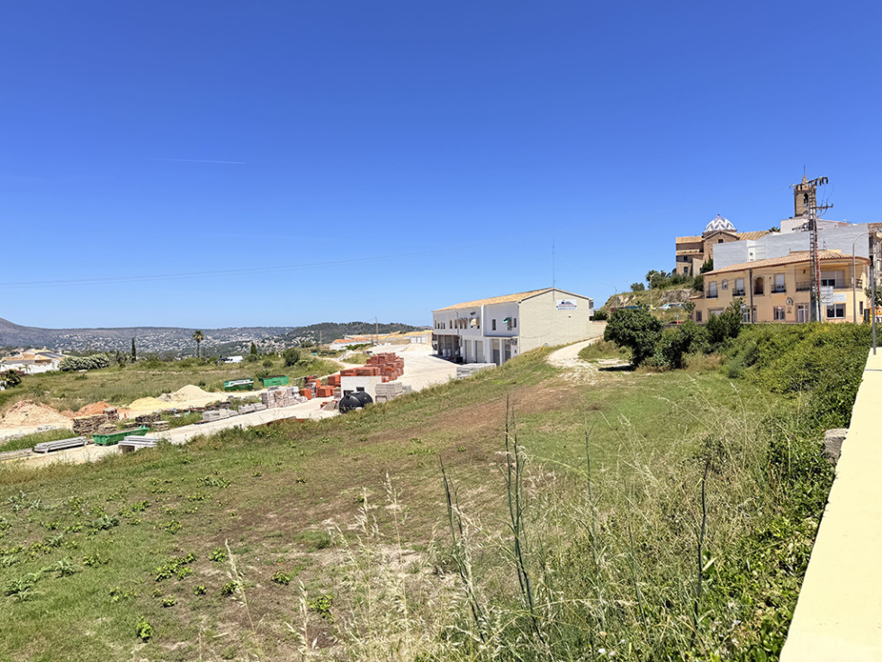 Benitatxell adquiere el terreno que albergará su gran centro cultural multiusos