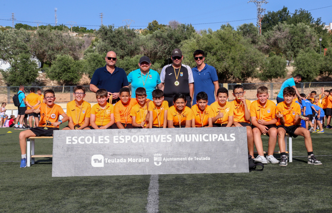 Imagen de archivo. Uno de los equipos en el acto de clausura de las Escuelas Deportivas Municipales de Teulada Moraira 2025