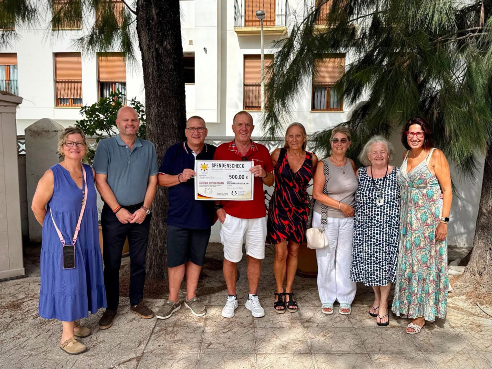 El Club Alemán Costa Blanca dona 500 euros a la Asociación de Familiares de Alzheimer de Teulada Moraira