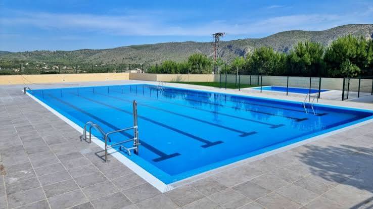 Teulada amplía los cursos de natación y abre nuevas inscripciones para agosto