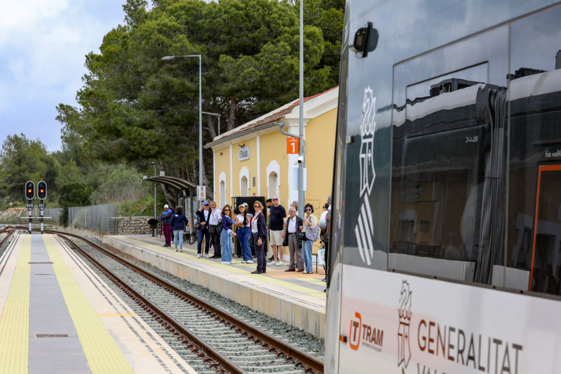Teulada encuentra en la Línea 9 del TRAM una conexión clave entre el interior de la Marina y la costa