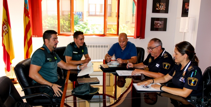 La Guardia Civil y la Policía Local en estrecha colaboración para atajar la oleada de robos y agresiones en Teulada Moraira