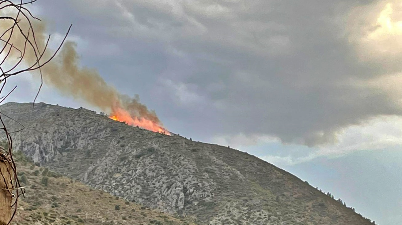 Incendio en la montaña Cocoy en Benigembla