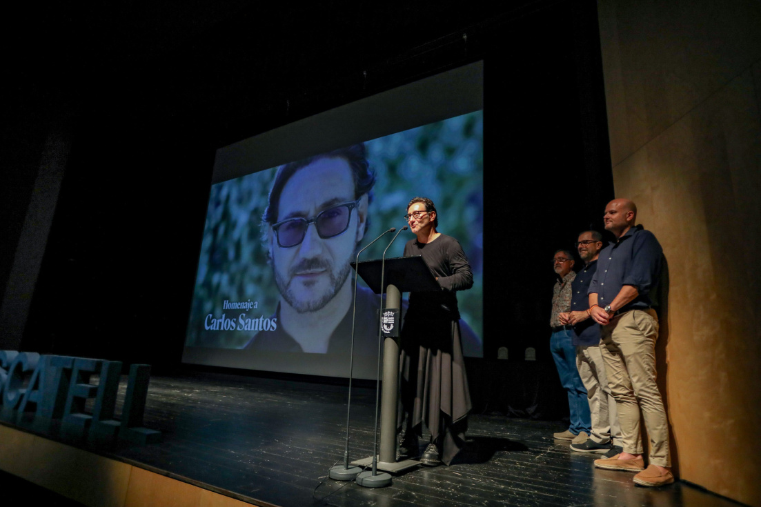 Teulada Moraira rinde homenaje a Carlos Santos en el inicio de la XI Mostra Curts de Moscatell