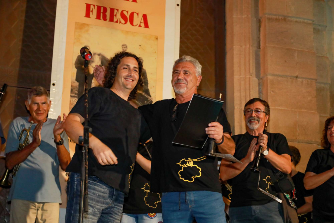 Rafa Soriano entrega la obra a Vicente Malonda