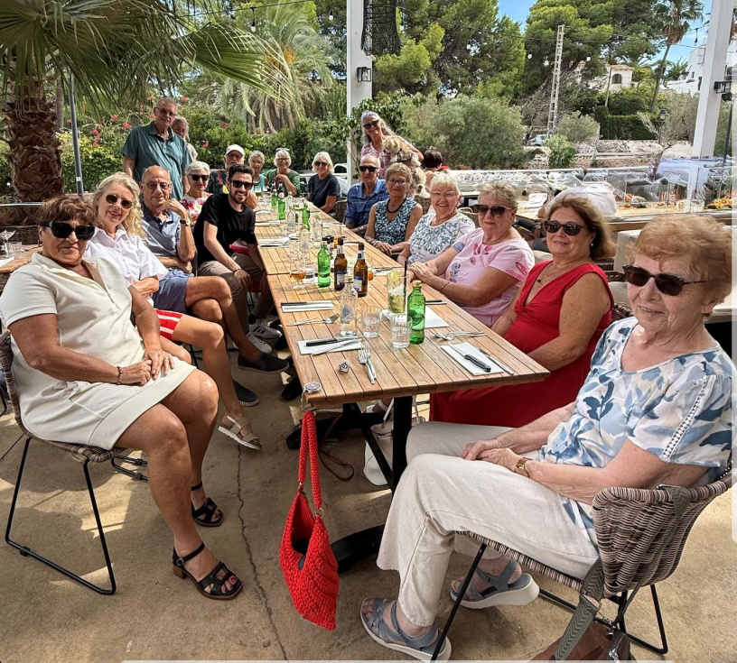 El grupo de Tai Chi de Teulada Moraira Saludable despide el verano con una comida de convivencia en Moraira