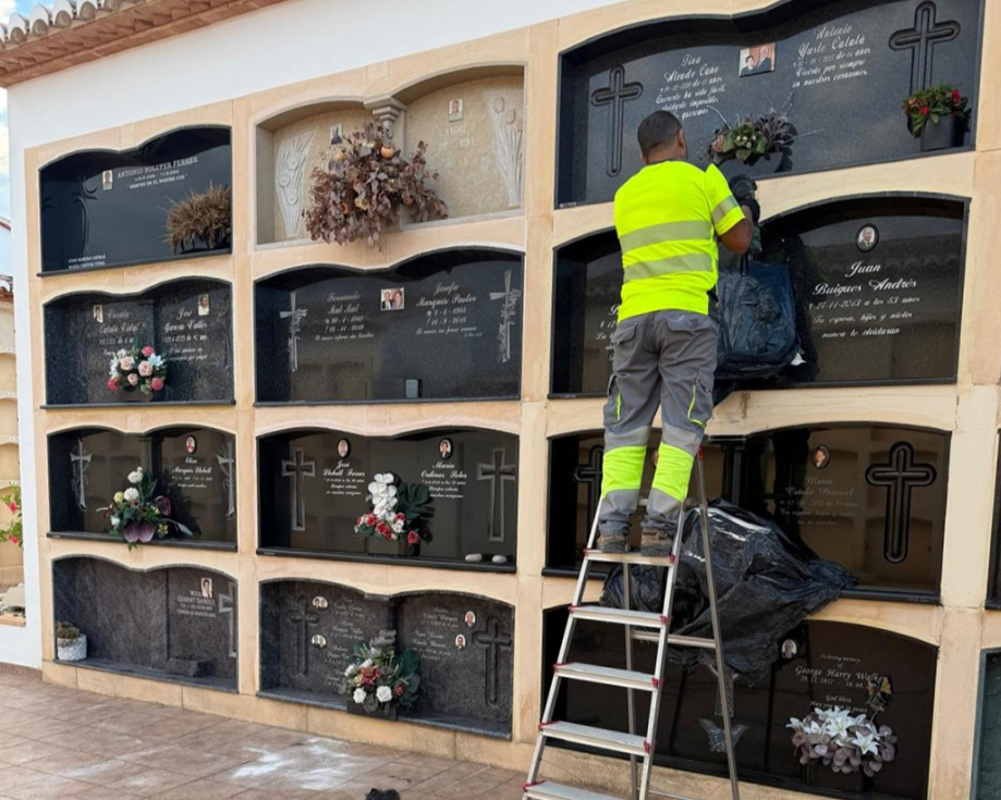 Benitatxell acondiciona el cementerio y prepara actividades para Halloween y Todos los Santos