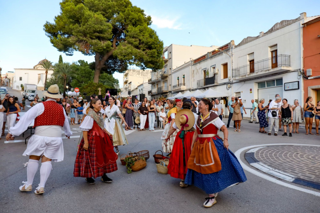 Las danzas tradicionales forman parte del patrimonio cultural que Teulada conserva y transmite entre generaciones.