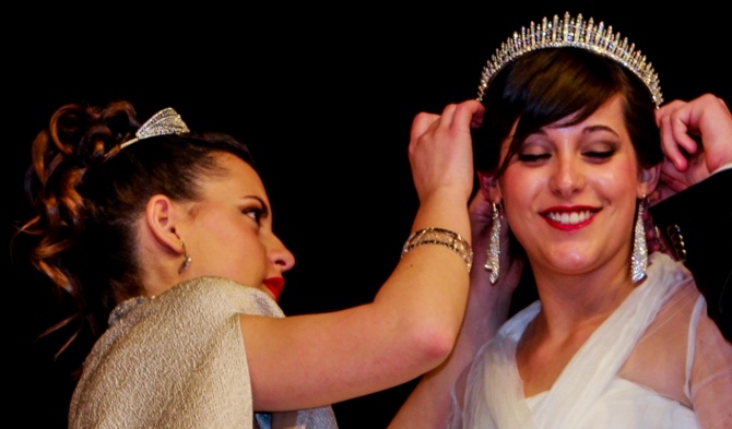 Lydia Sala corona a Cristina Pérez como Reina Mayor de Fiestas 2015 de Teulada
