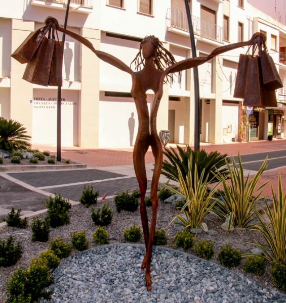 Escultura en la calle Doctor Calatayud de Moraira