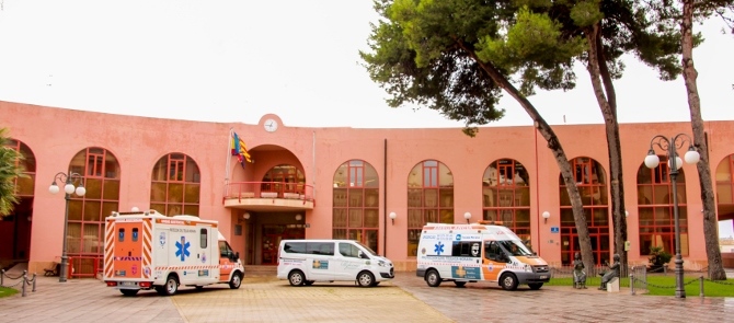 Vehículos que prestan servicio gracias a la Asociación Benéfica de Teulada