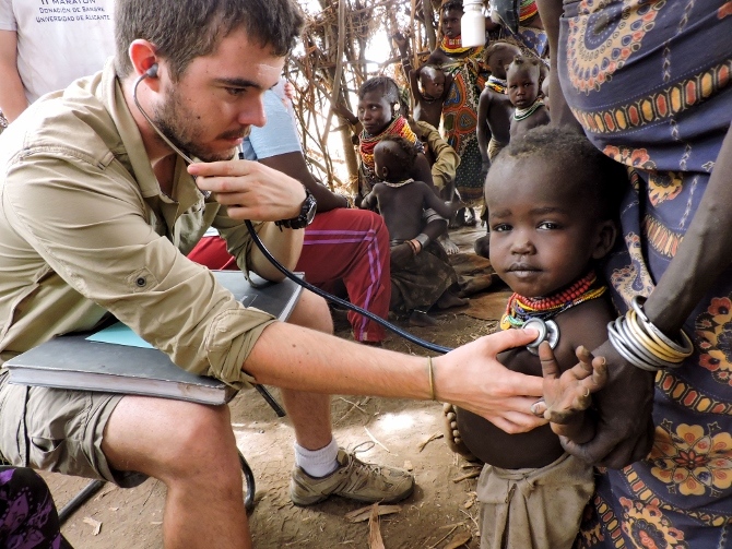 Andrés Climent Rubio durante su labor humanitaria en Kenia