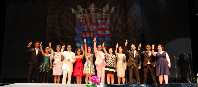 La Comisión de Fiestas 2016 de Moraira brinda por las fiestas.