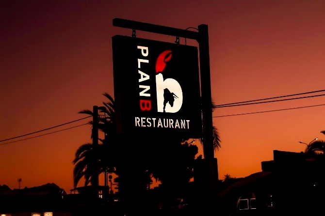 El restaurante Plan B se halla en la Ctra. Moraira Calpe 251 (cercano al supermercado Pepe la Sal). Y las reservas se pueden realizar en el teléfono 674366986