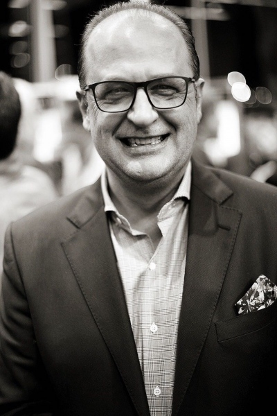 Juan Moll, el "maître" perfecto del mejor chef del mundo en el equipo de Joël Robuchon.